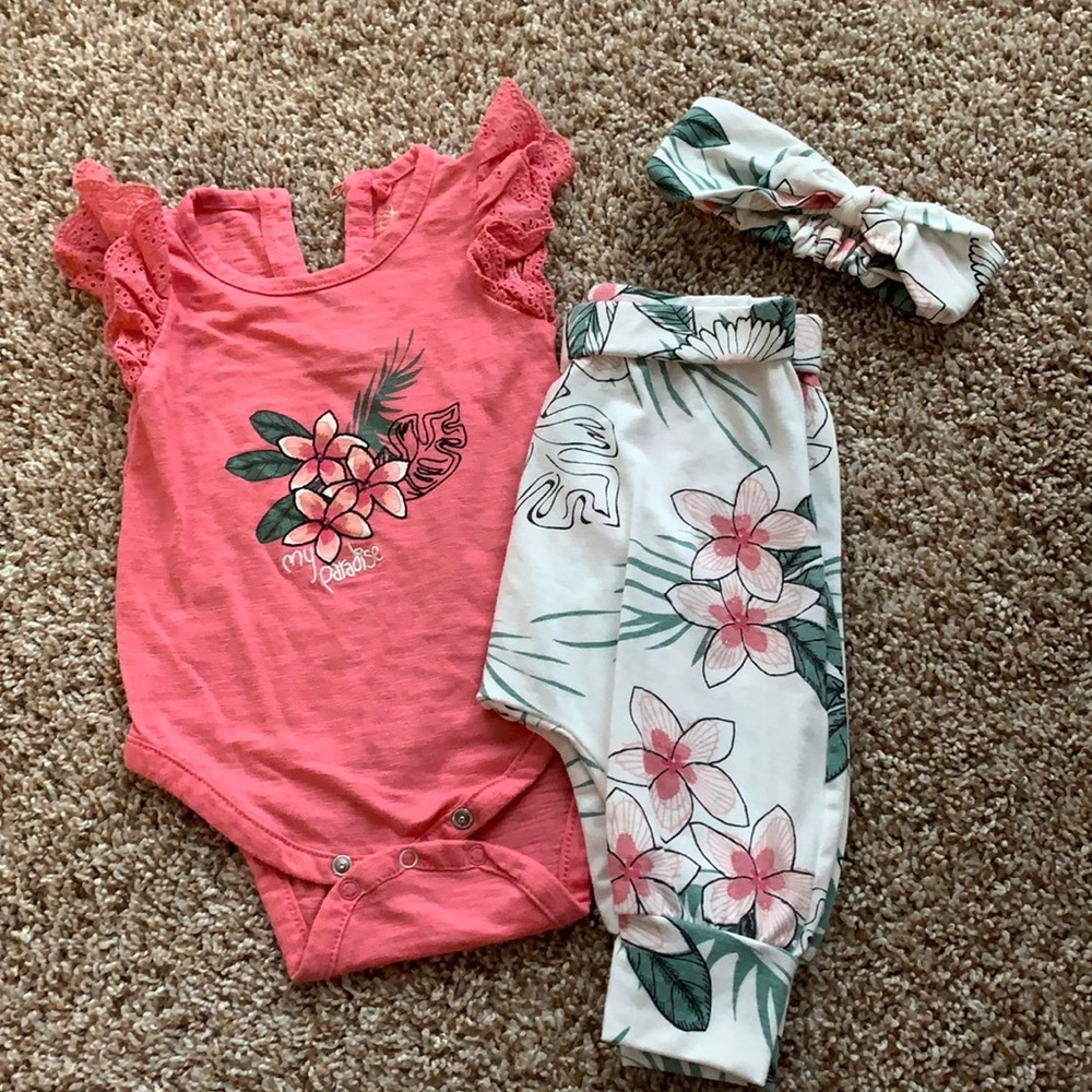 Baby onesie, pants, and bow 3-6 months